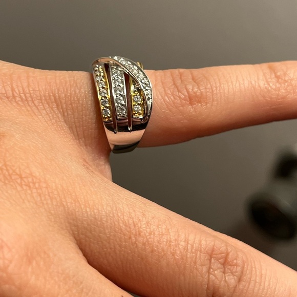 Stunning 925 Sterling Silver Two-Tone Crossover Ring – Size 5.5 - Picture 10 of 17
